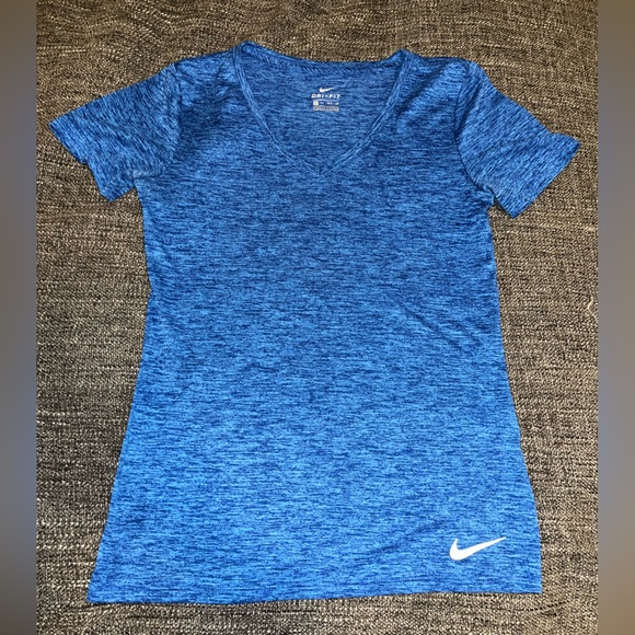 Nike Tops - Nike Tee